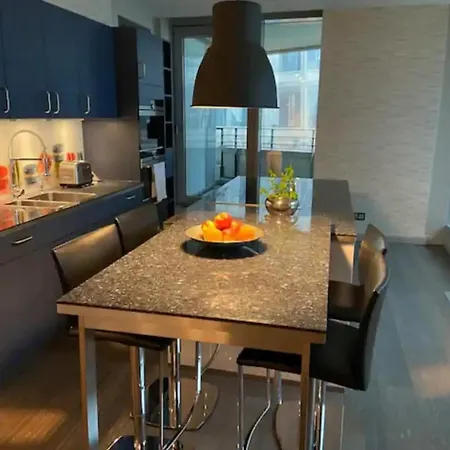 Am Kaiserkai Im Schonsten Teil Der Hafencity Apartment